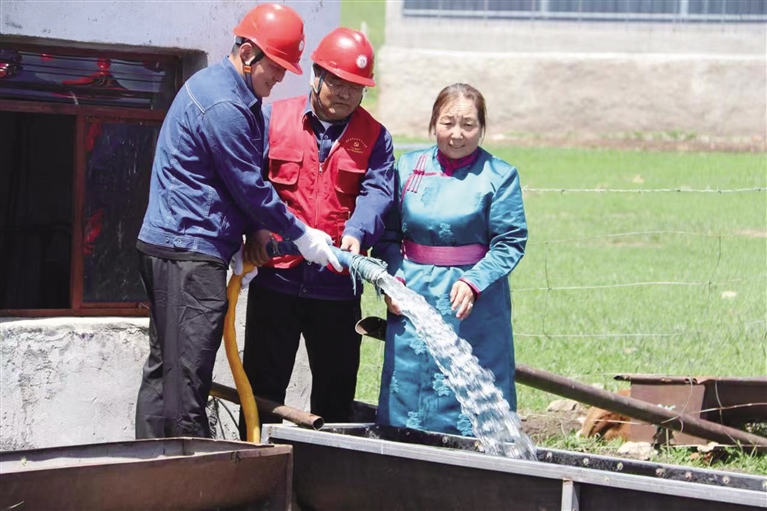 乌拉盖公司获评“民族团结前进树模单位”