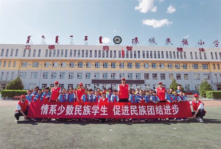 情系少数民族学生  增进民族团结前进