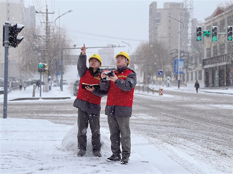浴“雪”奋战一直歇
